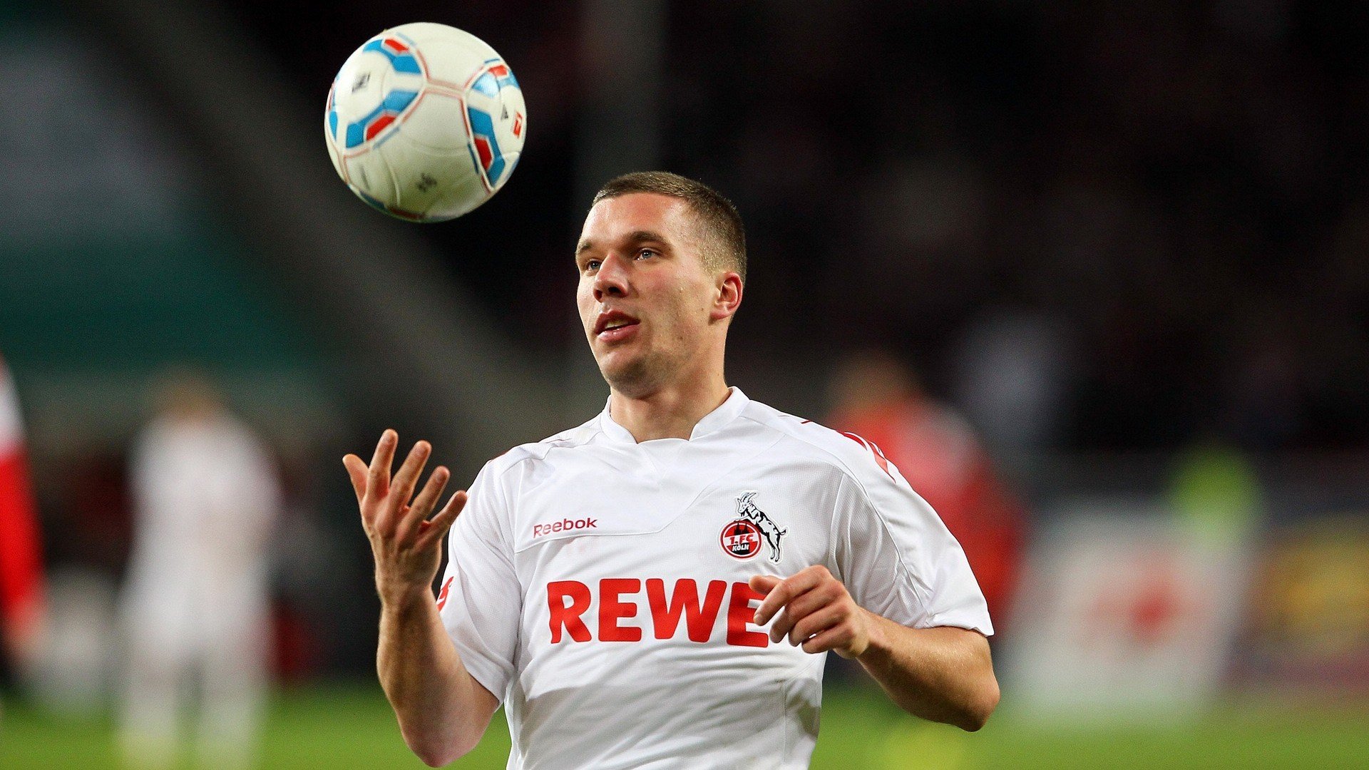 大型海岸线冲浪表演，浪花间的青春岁月，海面冲浪